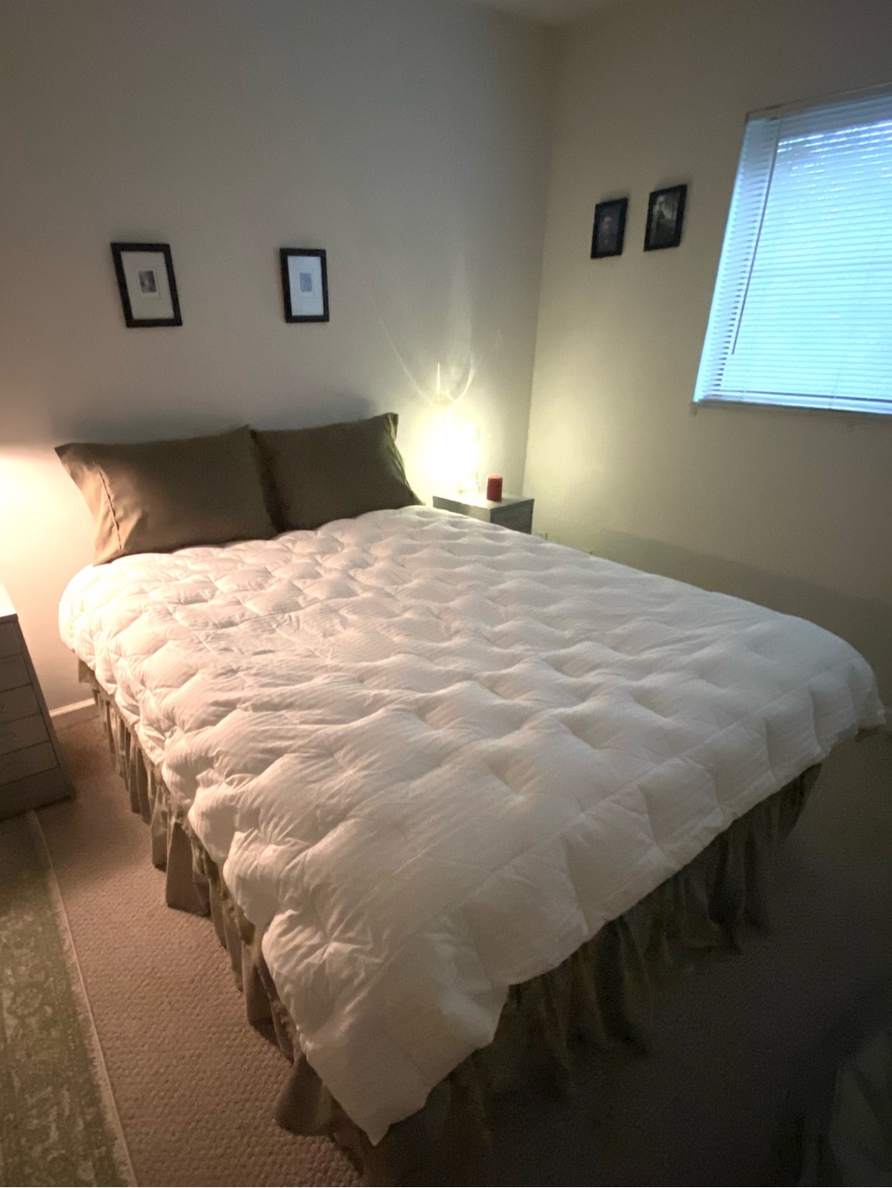 QUEEN White Duvet Quilted Comforter Bedding - Excellent Condition! Flawless.